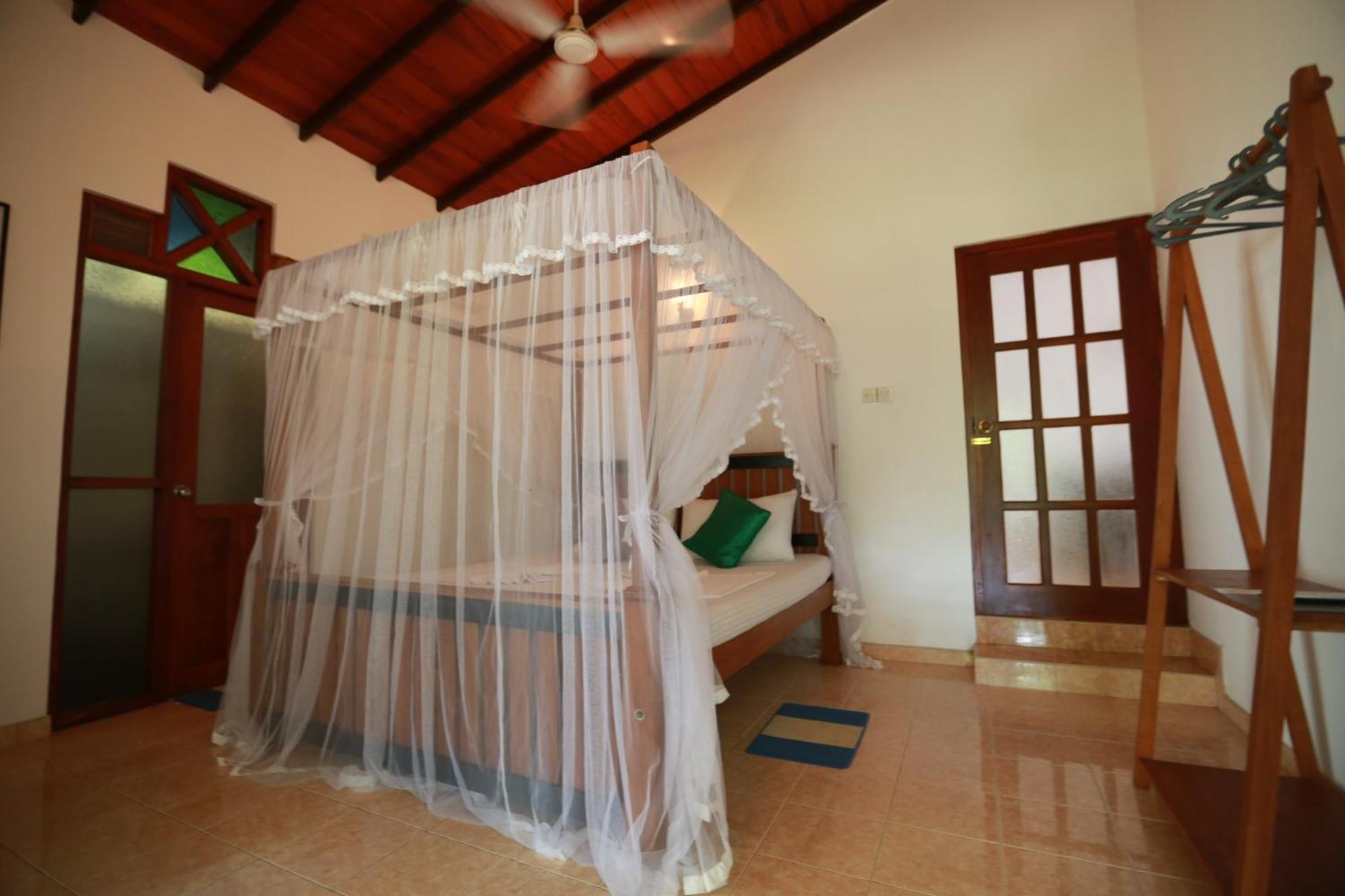 Thambara Villa Unawatuna Exterior photo